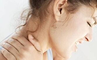 mugurkaula kakla daļas osteohondrozes simptomi